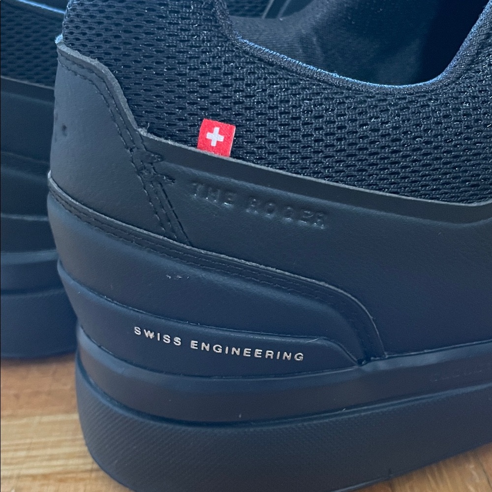 On Running the Roger Men's Black Sneakers - Picture 6 of 7